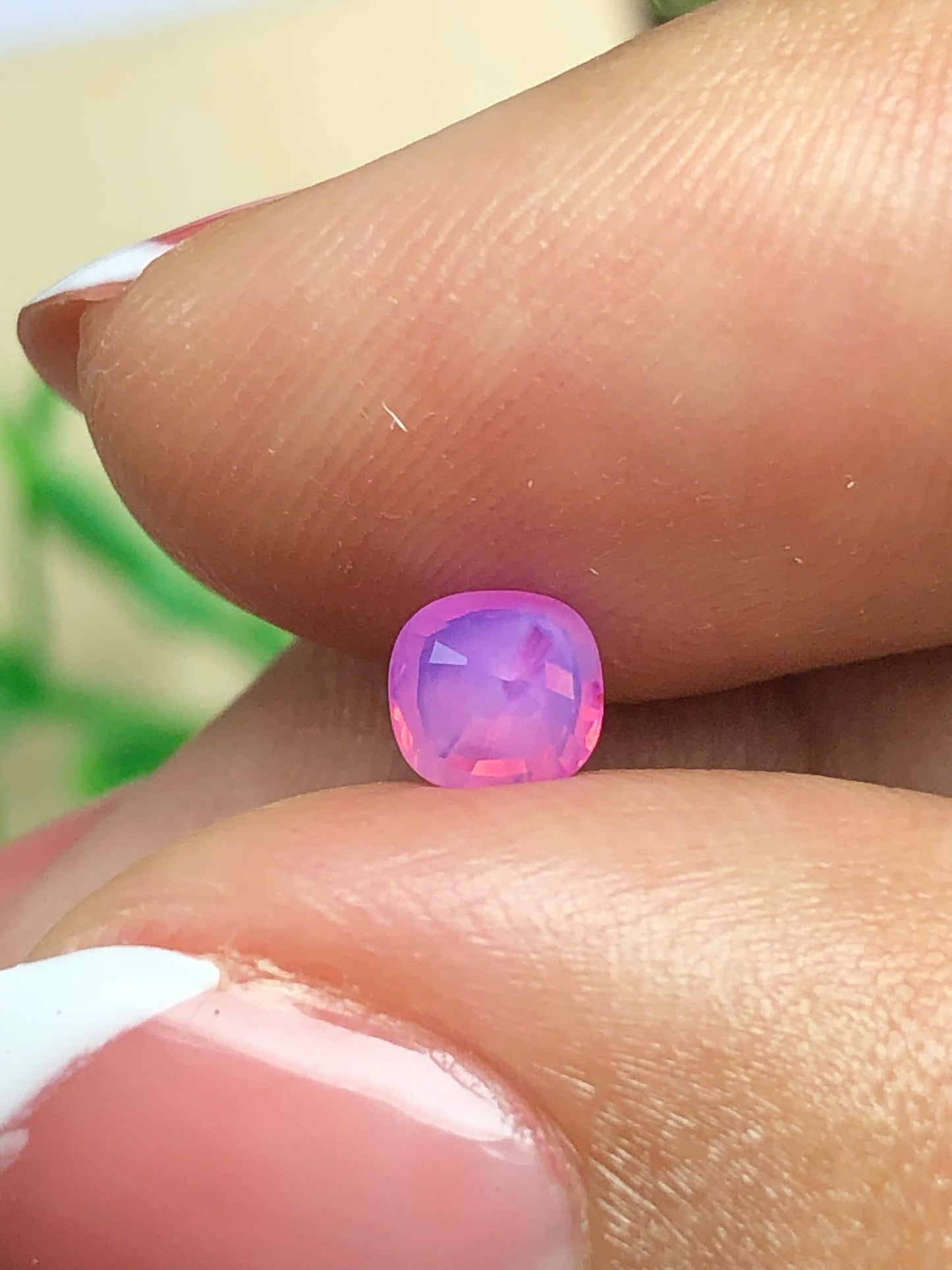 Natural Hot Pink sapphire LucYen_25052601HU