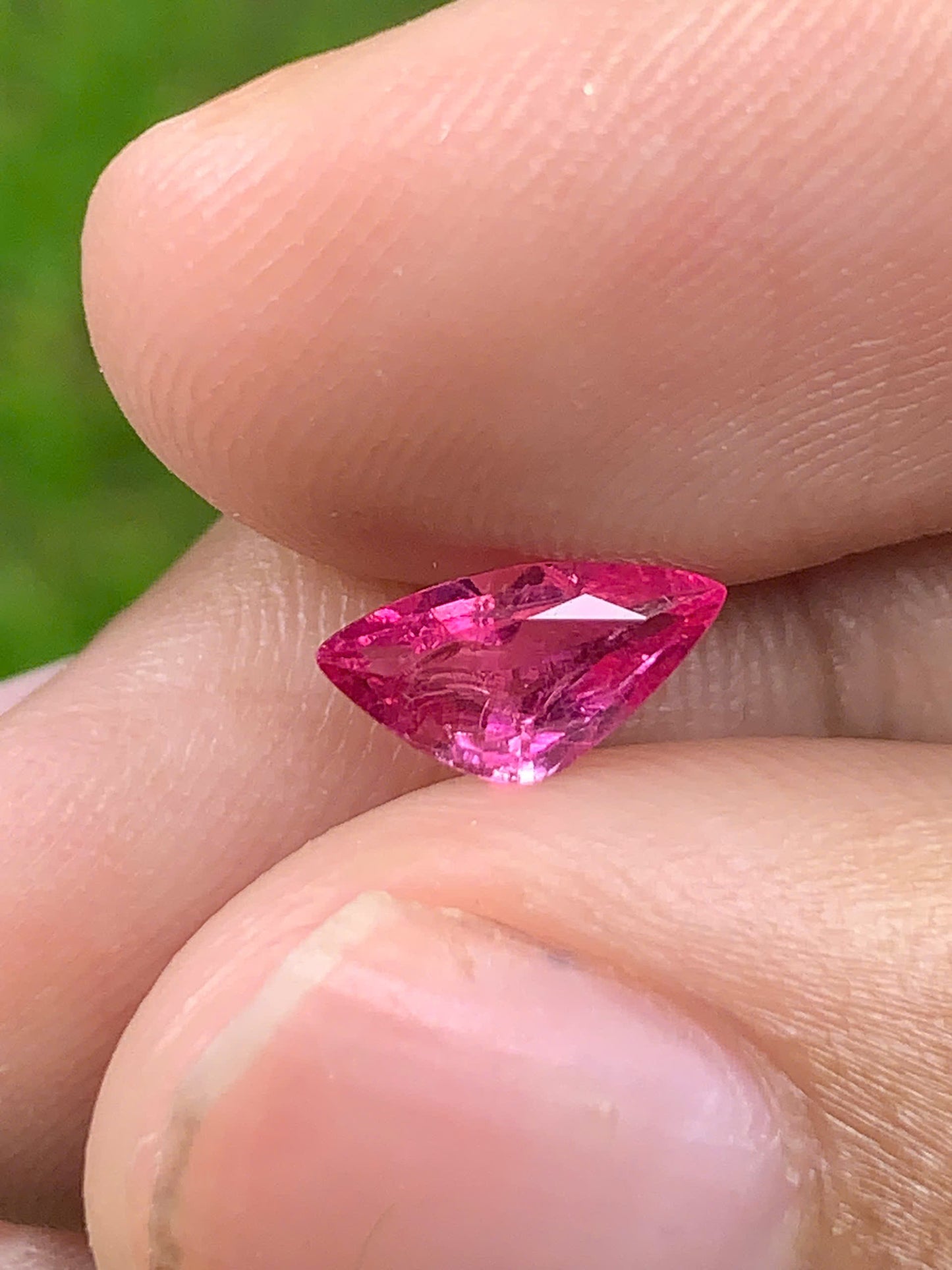 Natural Hot Pink spinel LucYen _ 15082519