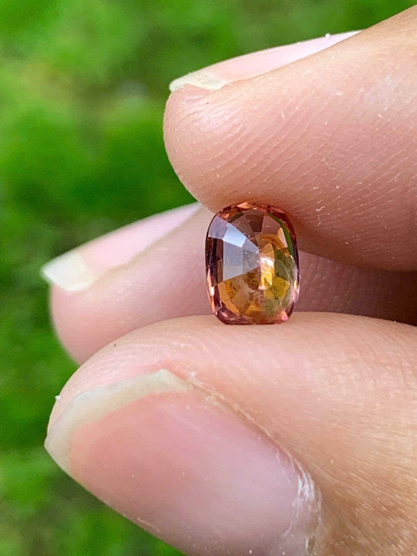 Natural Spinel VietNam 28082504