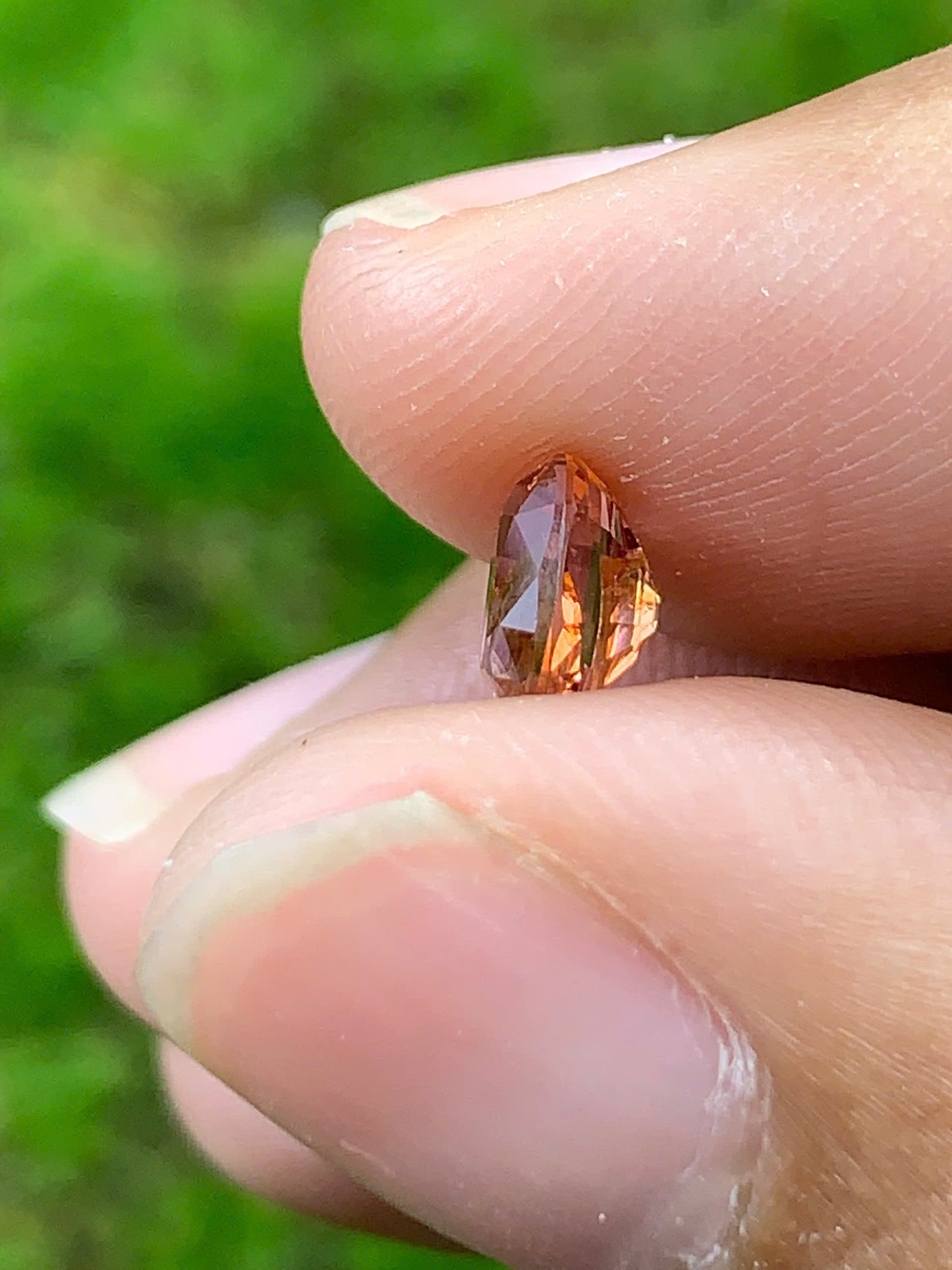 Natural Spinel VietNam 28082504