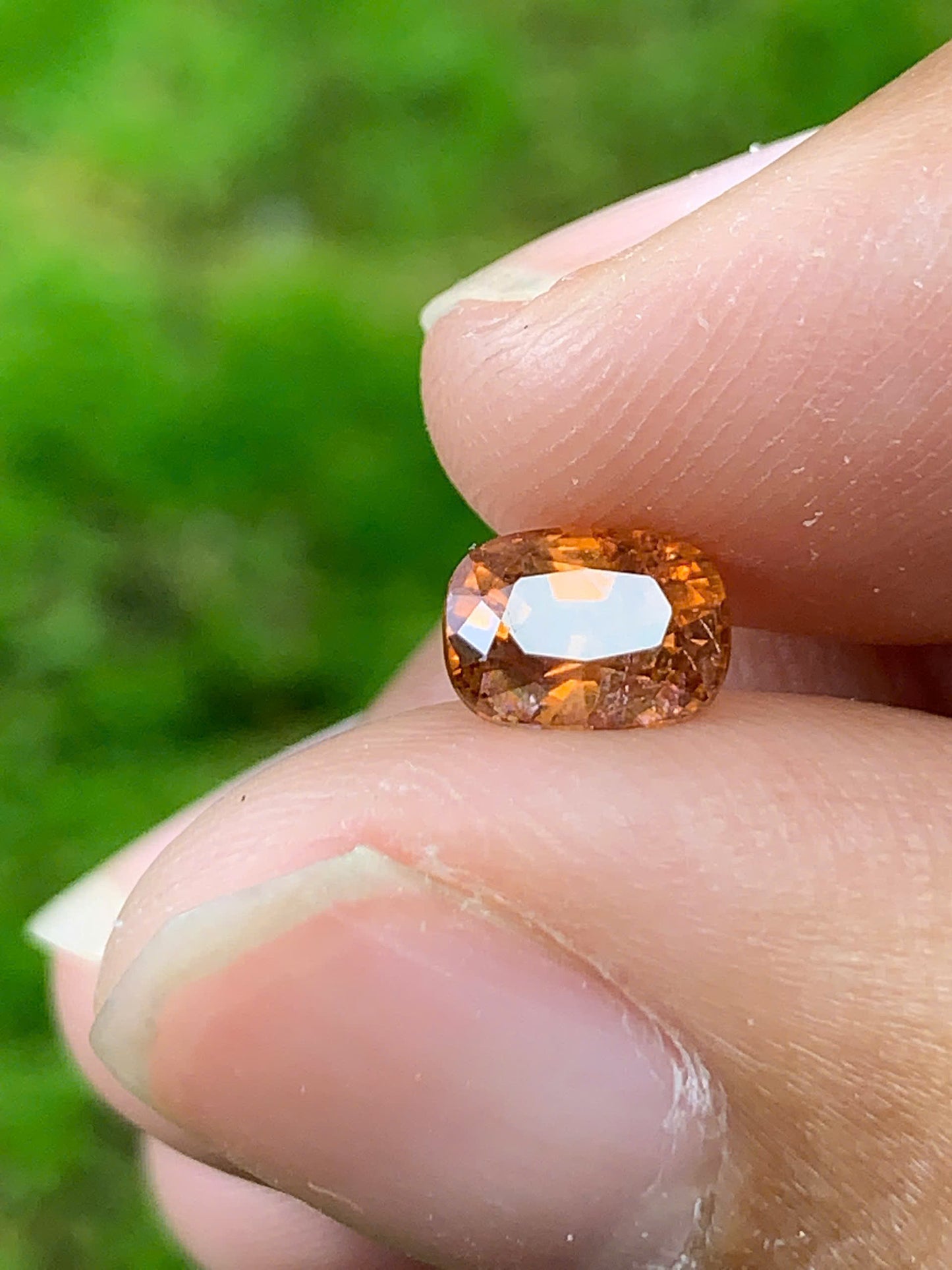 Natural Spinel VietNam 28082504