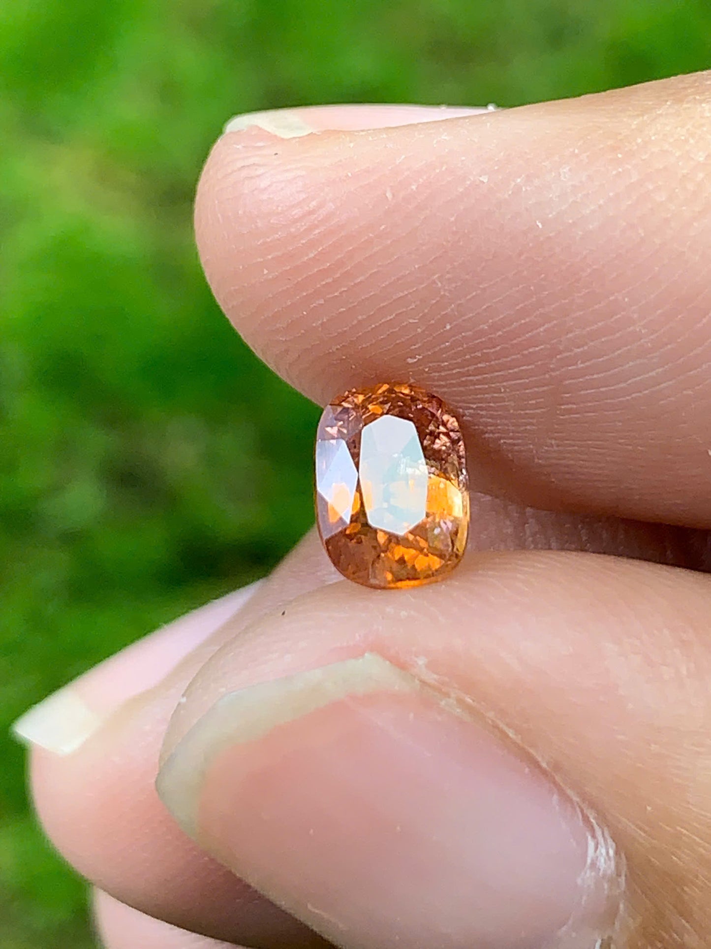 Natural Spinel VietNam 28082504