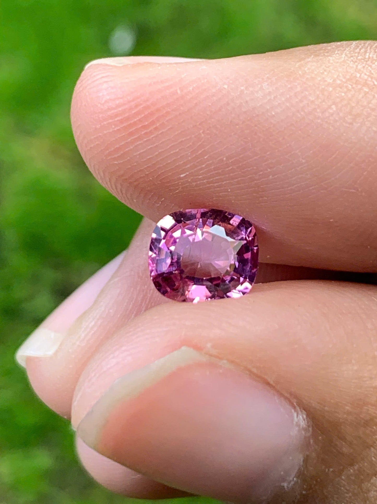 Natural Purplish pink spinel _ 28082511