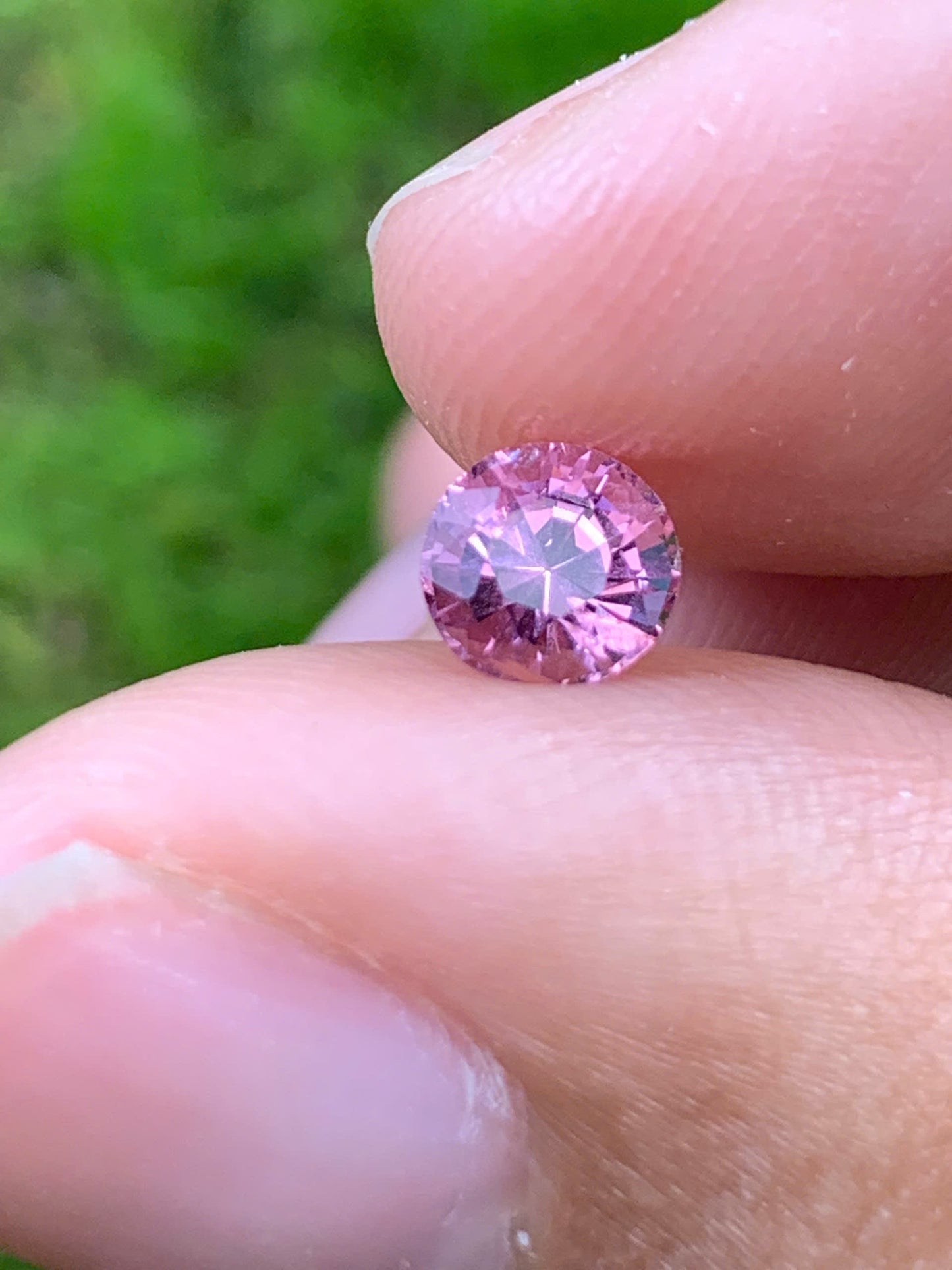 Natural Spinel VietNam 28082529