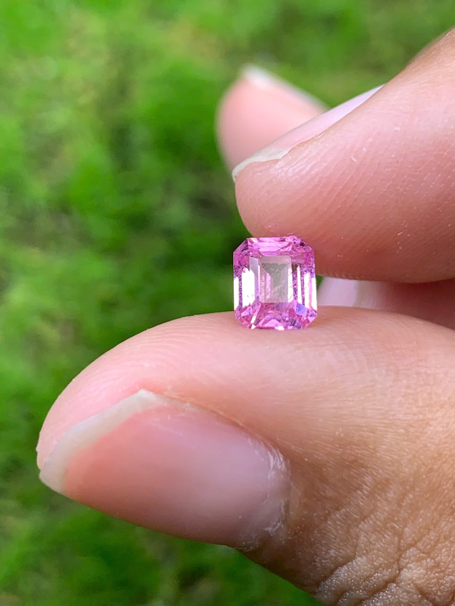 Natural Spinel VietNam 28082530