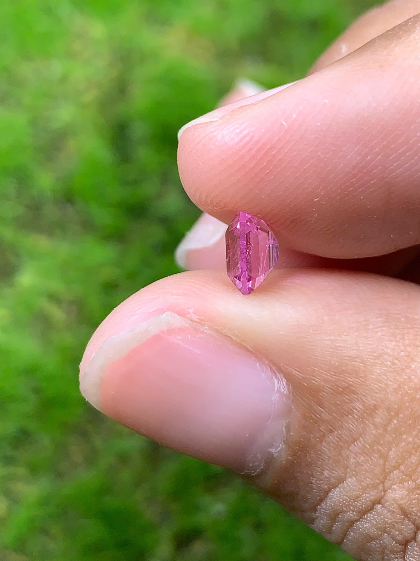 Natural Spinel VietNam 28082530