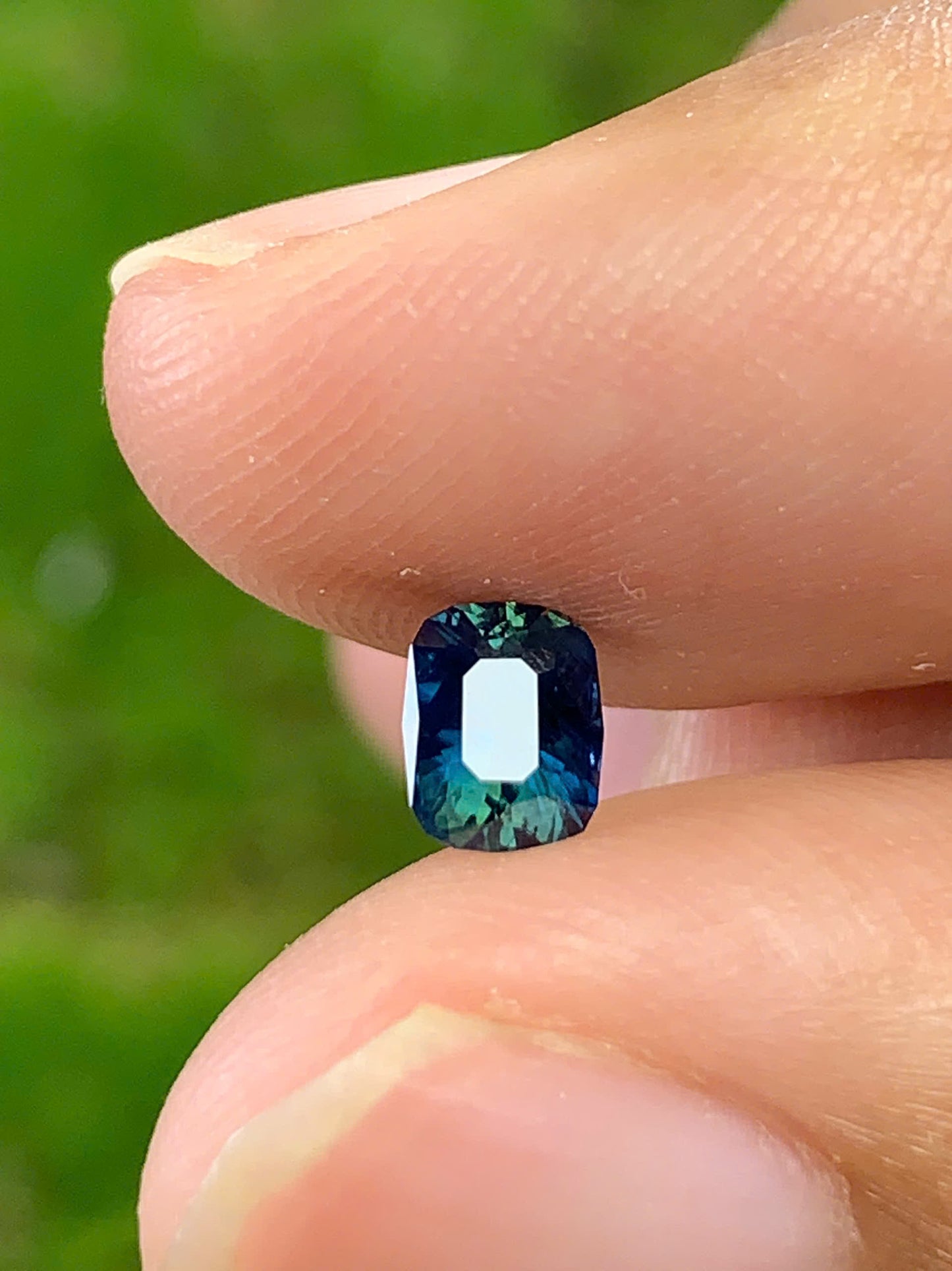 Natural Sapphire VietNam 28082537