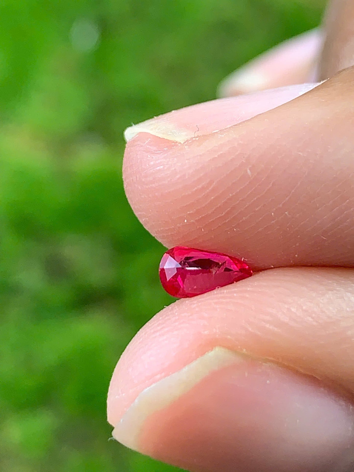 Natural Spinel VietNam 28082538