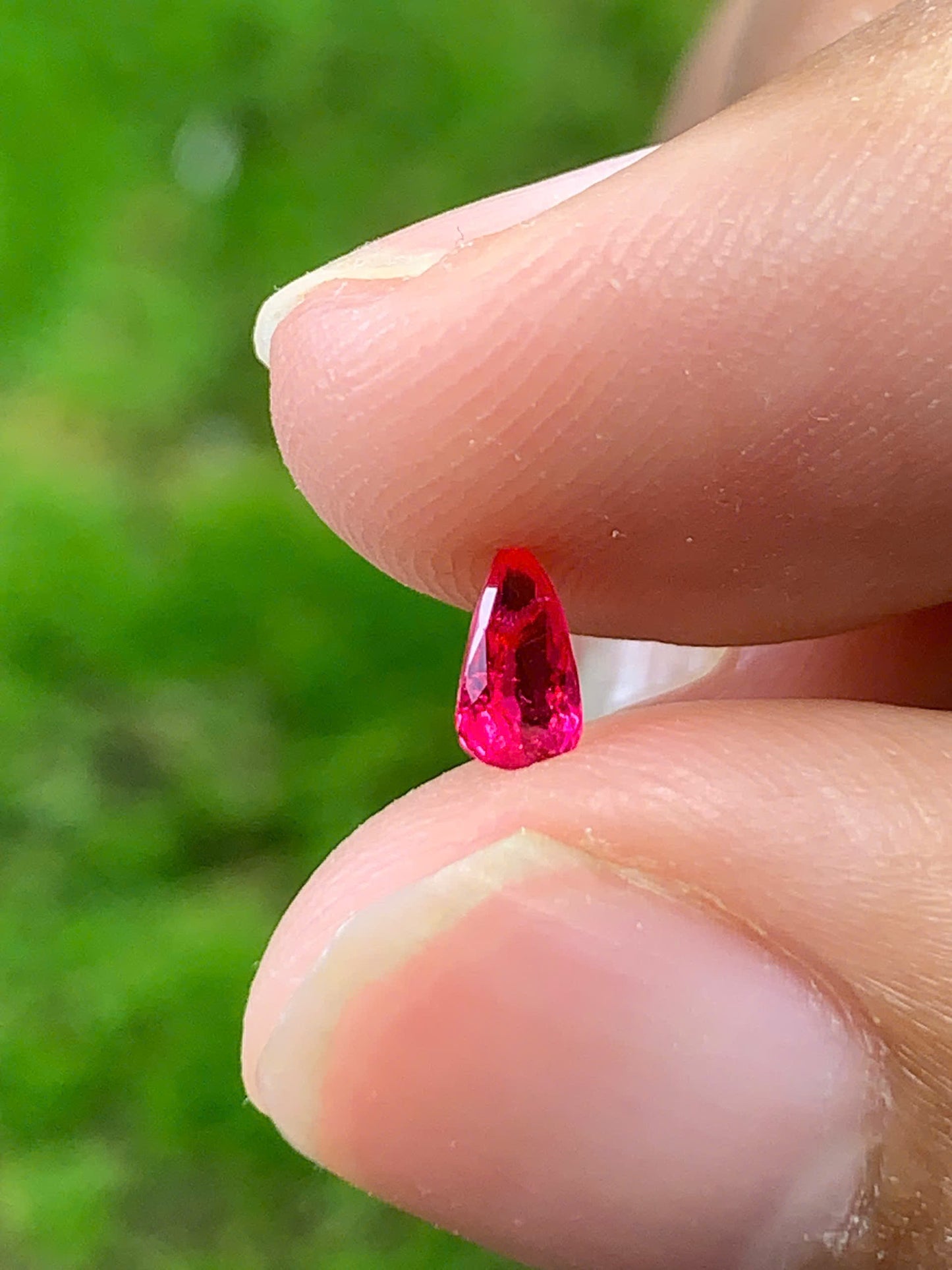 Natural Spinel VietNam 28082538