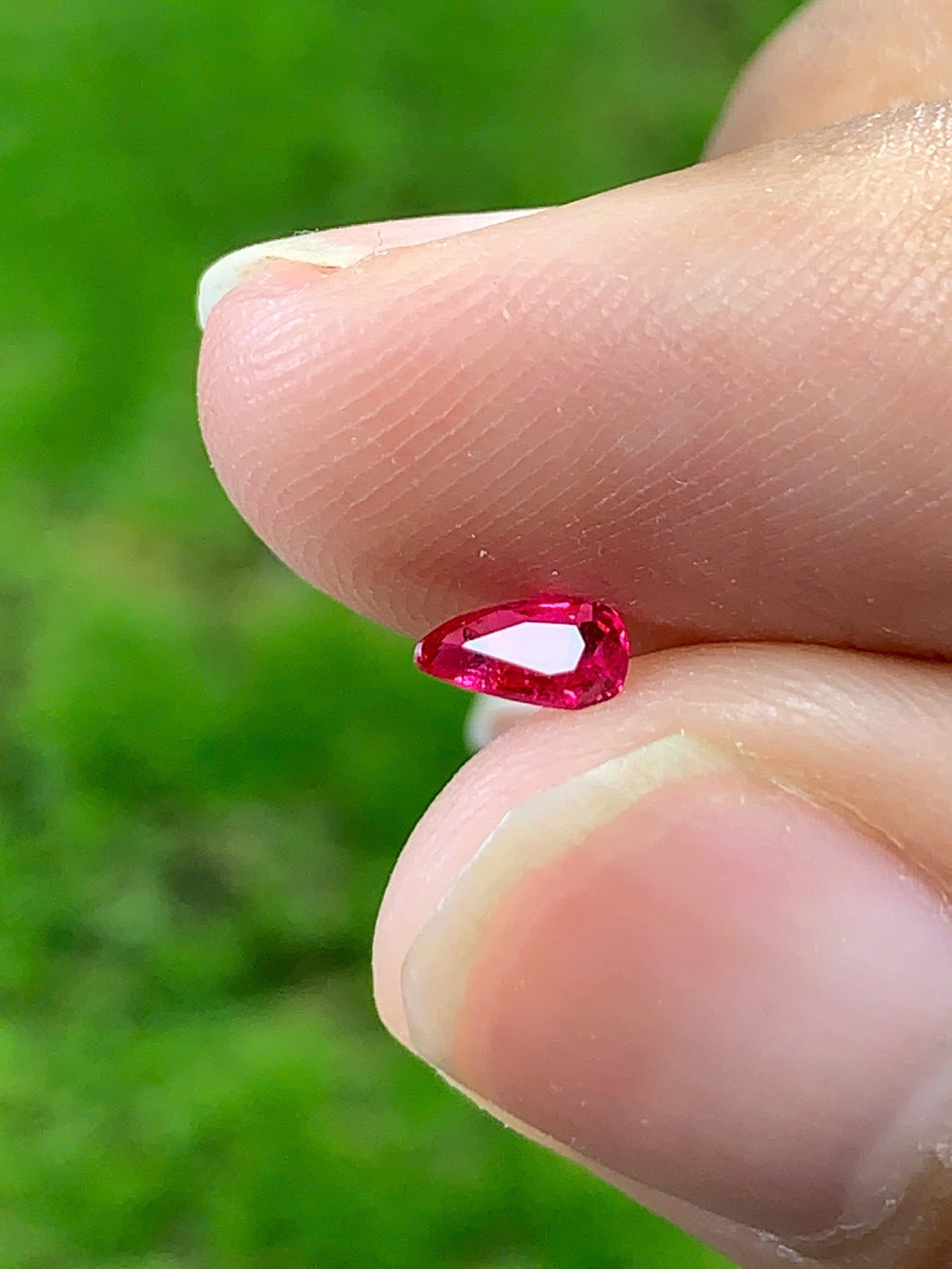 Natural hot pink spinel _ 28082538