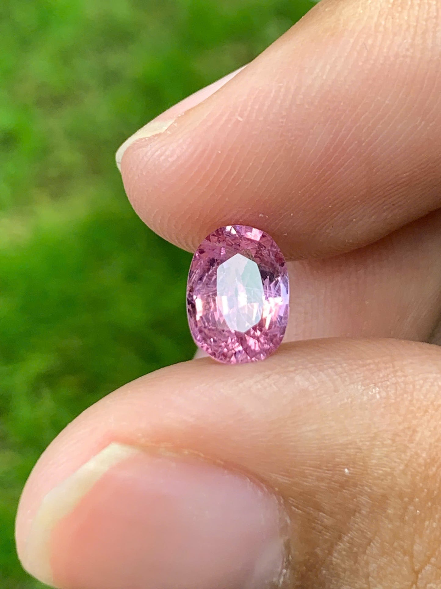 Natural Spinel VietNam 28082549