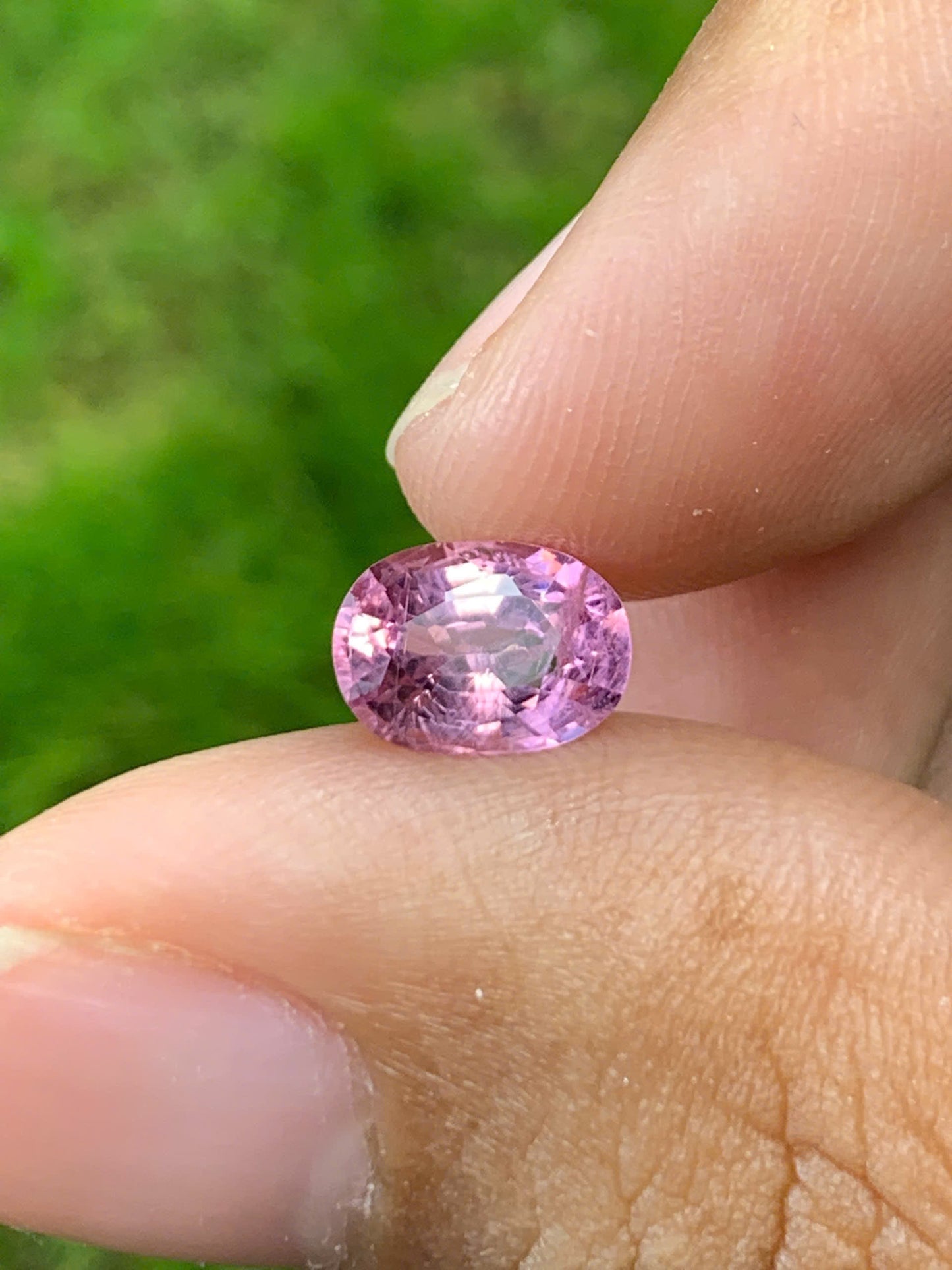 Natural Spinel VietNam 28082549
