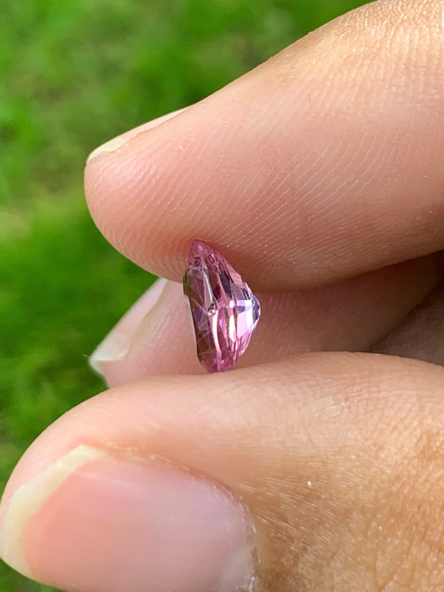 Natural Spinel VietNam 28082549