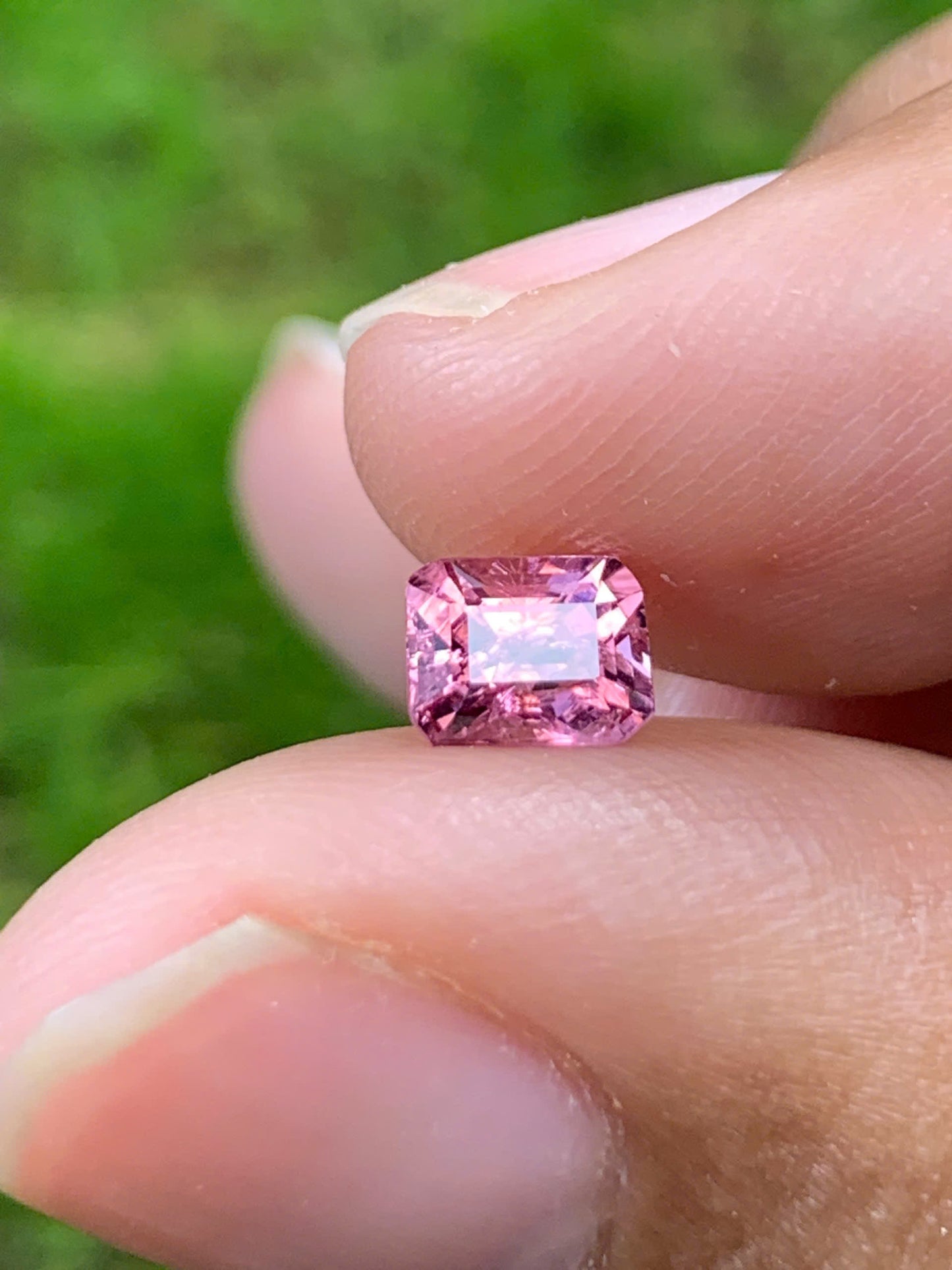 Natural Spinel VietNam 29082504
