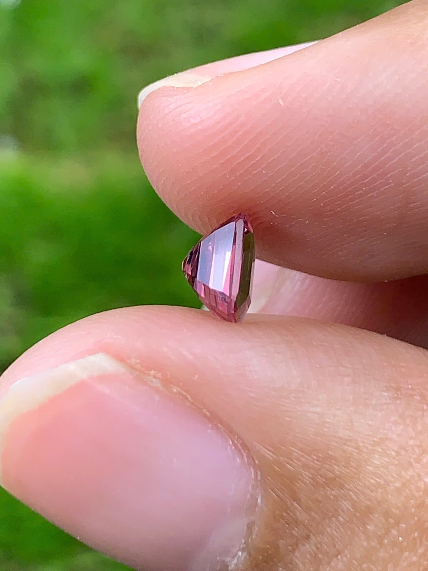 Natural Spinel VietNam 29082504