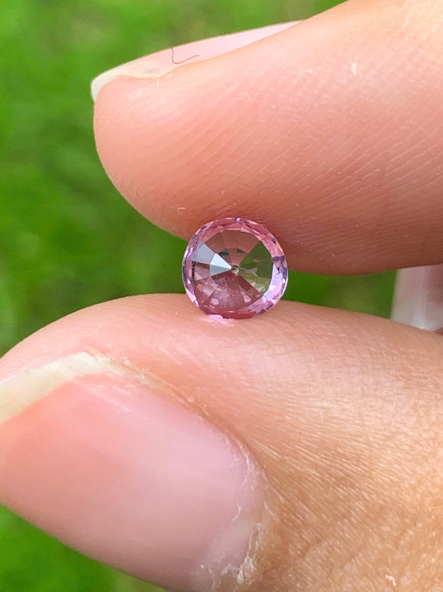Natural Spinel VietNam 30082514