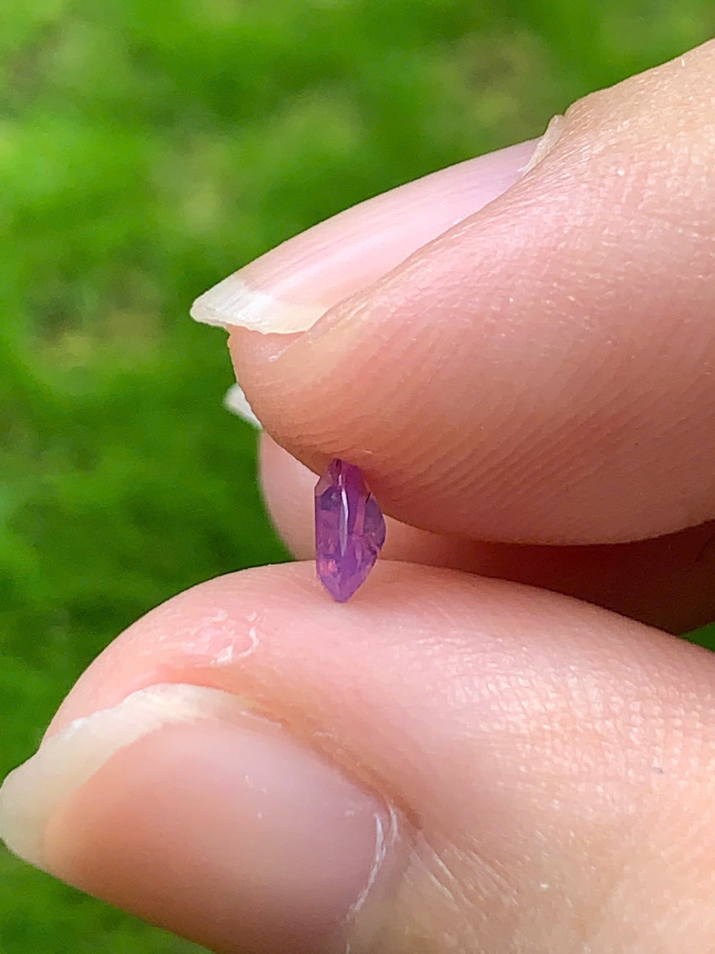 Natural pinklish purple sapphire LucYen VietNam 05092501