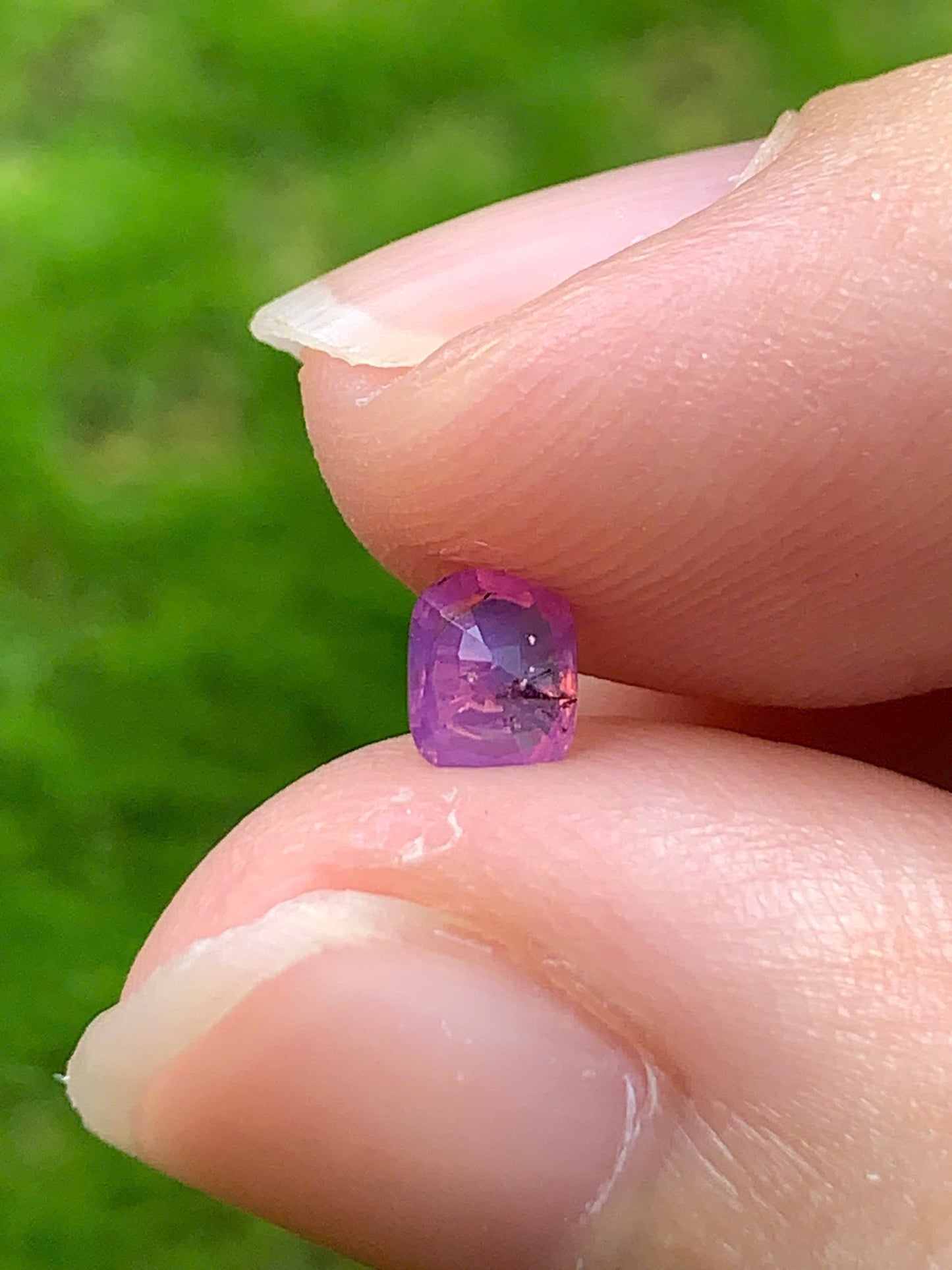 Natural pinklish purple sapphire LucYen VietNam 05092501