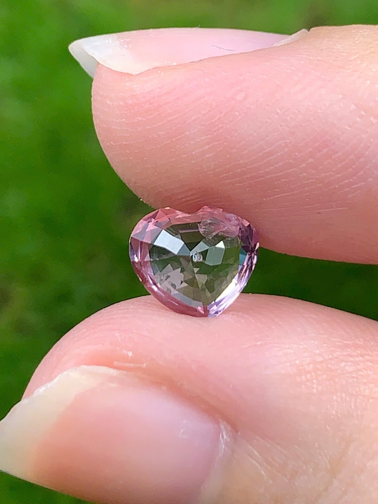 Natural spinel heart shape LucYen 1.25ct - 12092517