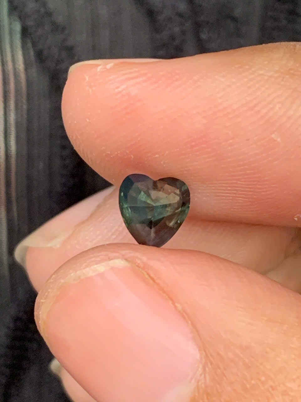 Natural Green heart Sapphire 0.865ct _ 02102513