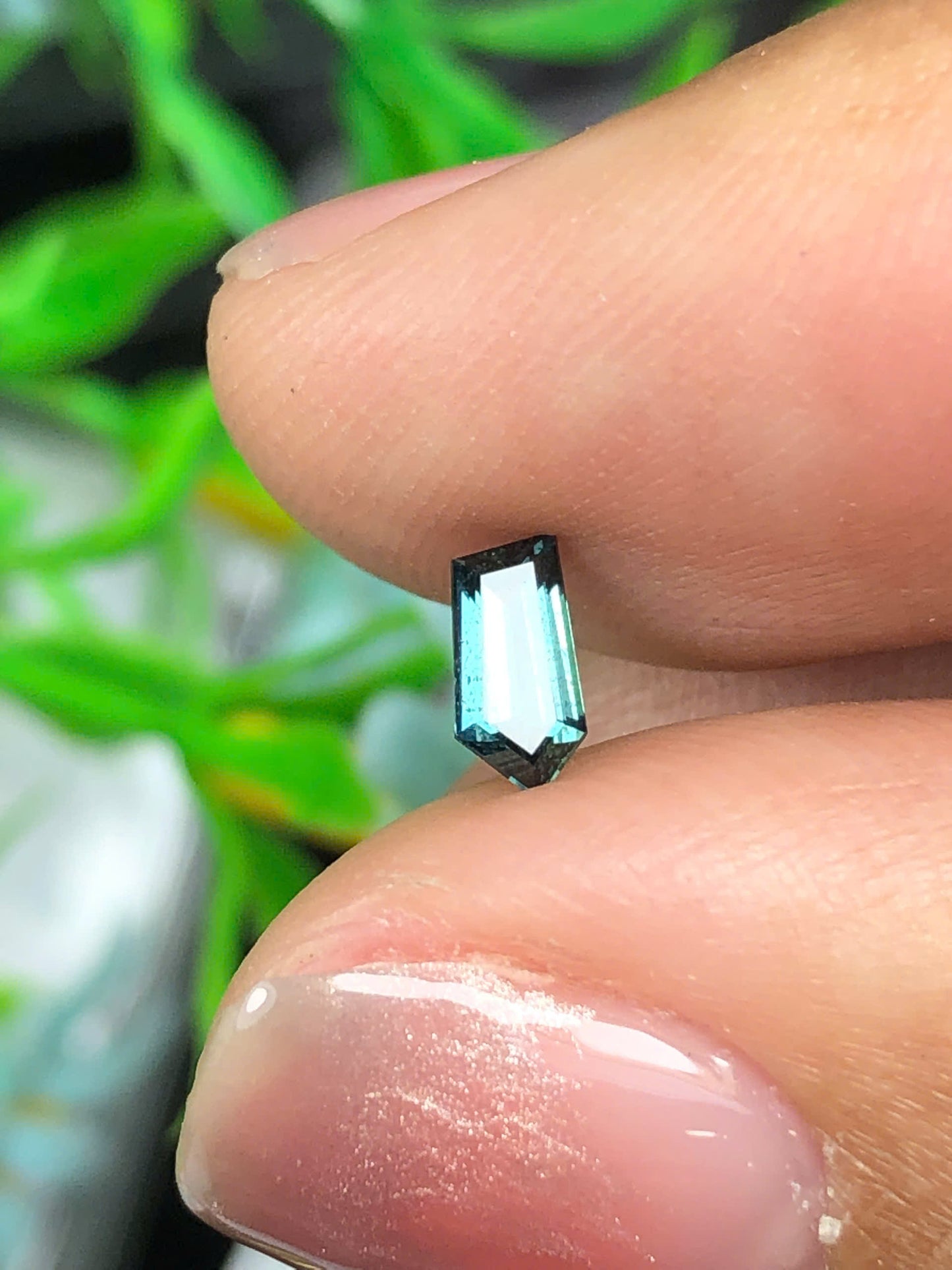 Natural Green sapphire LucYen _ 21012601