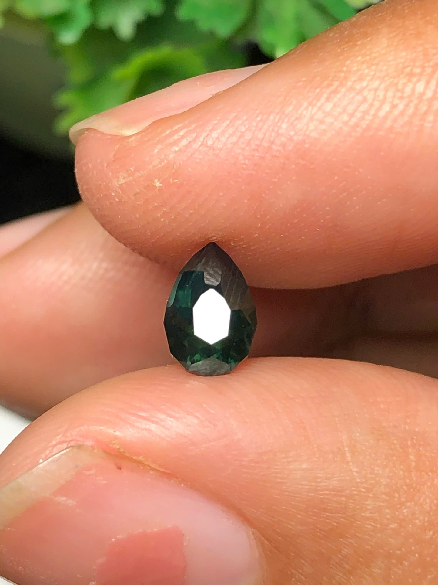 Natural green sapphire Lucyen 0.95ct_121211HG