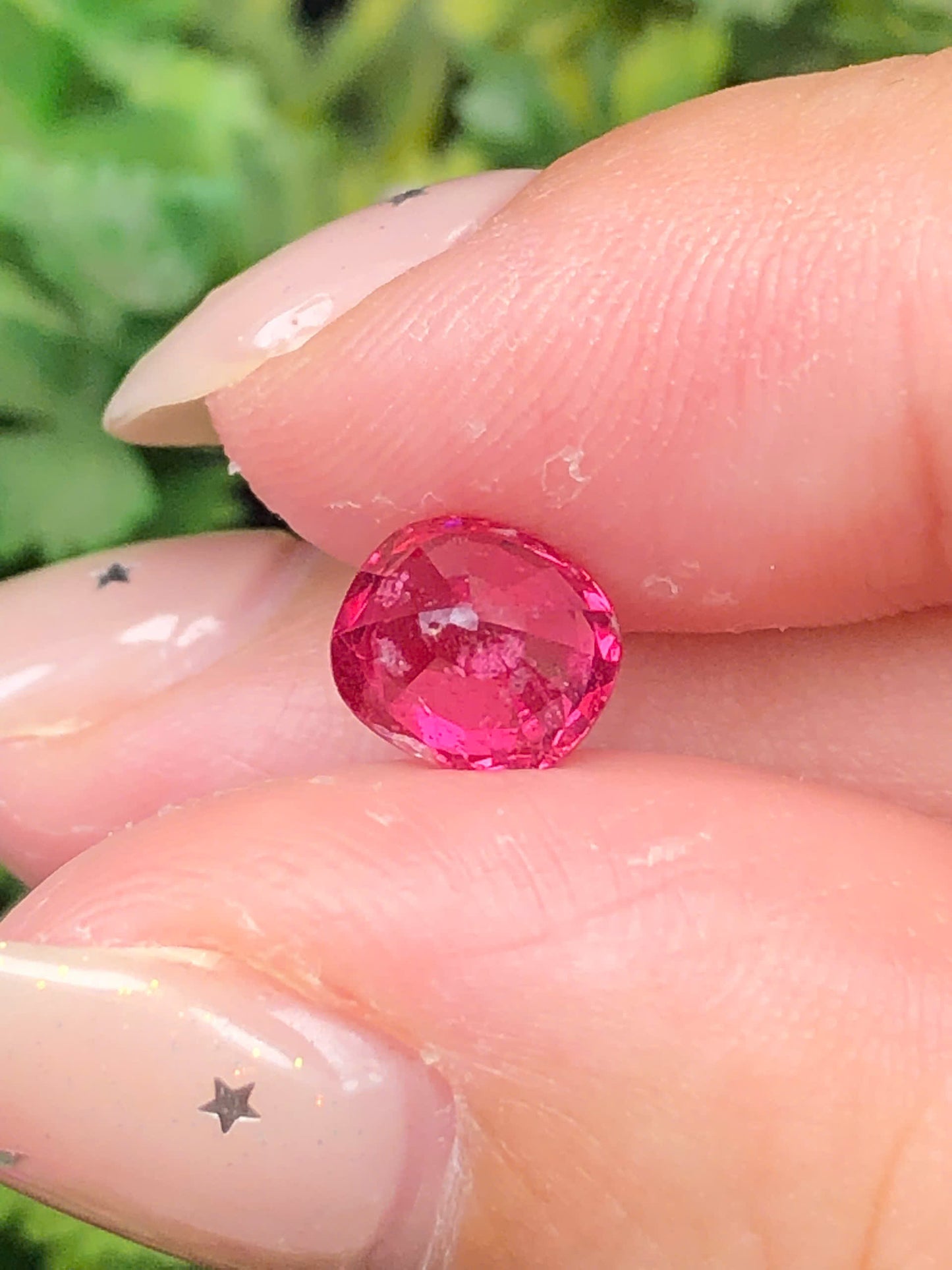Natural red pink spinel- there is inclusion inside LucYen 1,45ct - 010504HG