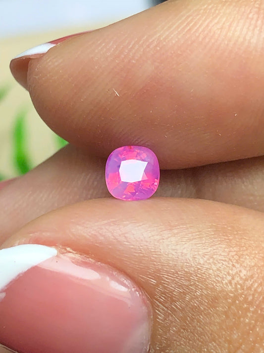 Natural Hot Pink sapphire LucYen_25052601HU