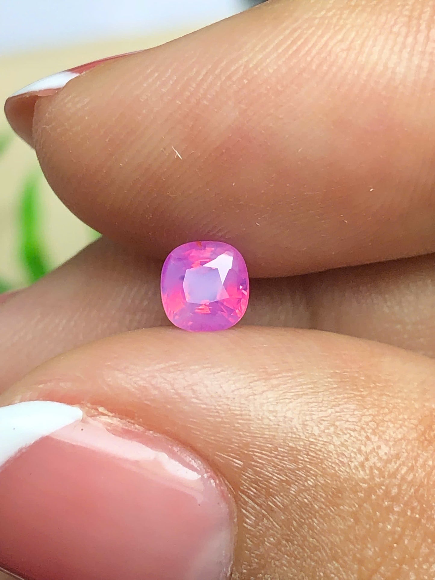 Natural Hot Pink sapphire LucYen_25052601HU
