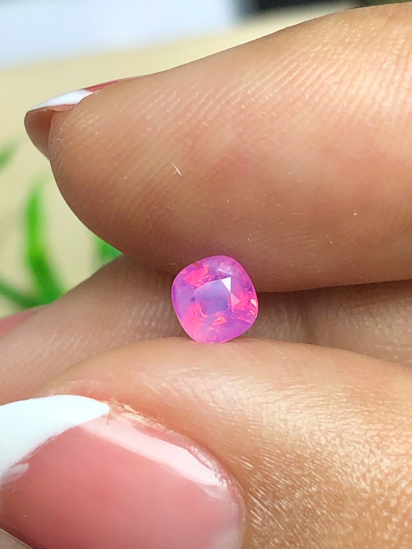 Natural Hot Pink sapphire LucYen_25052601HU