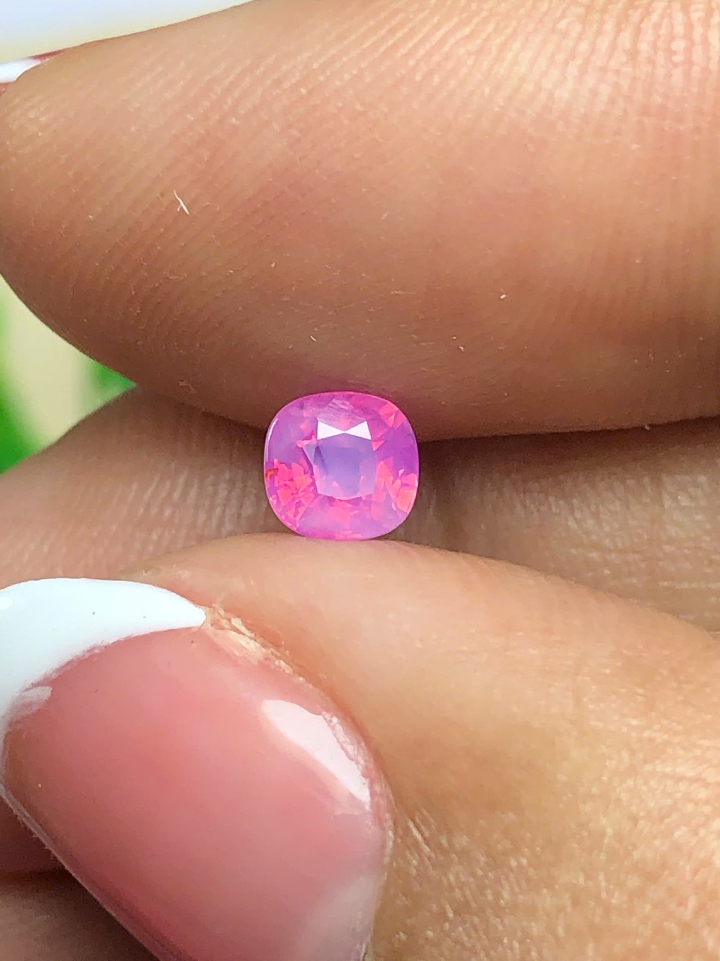 Natural Hot Pink sapphire LucYen_25052601HU