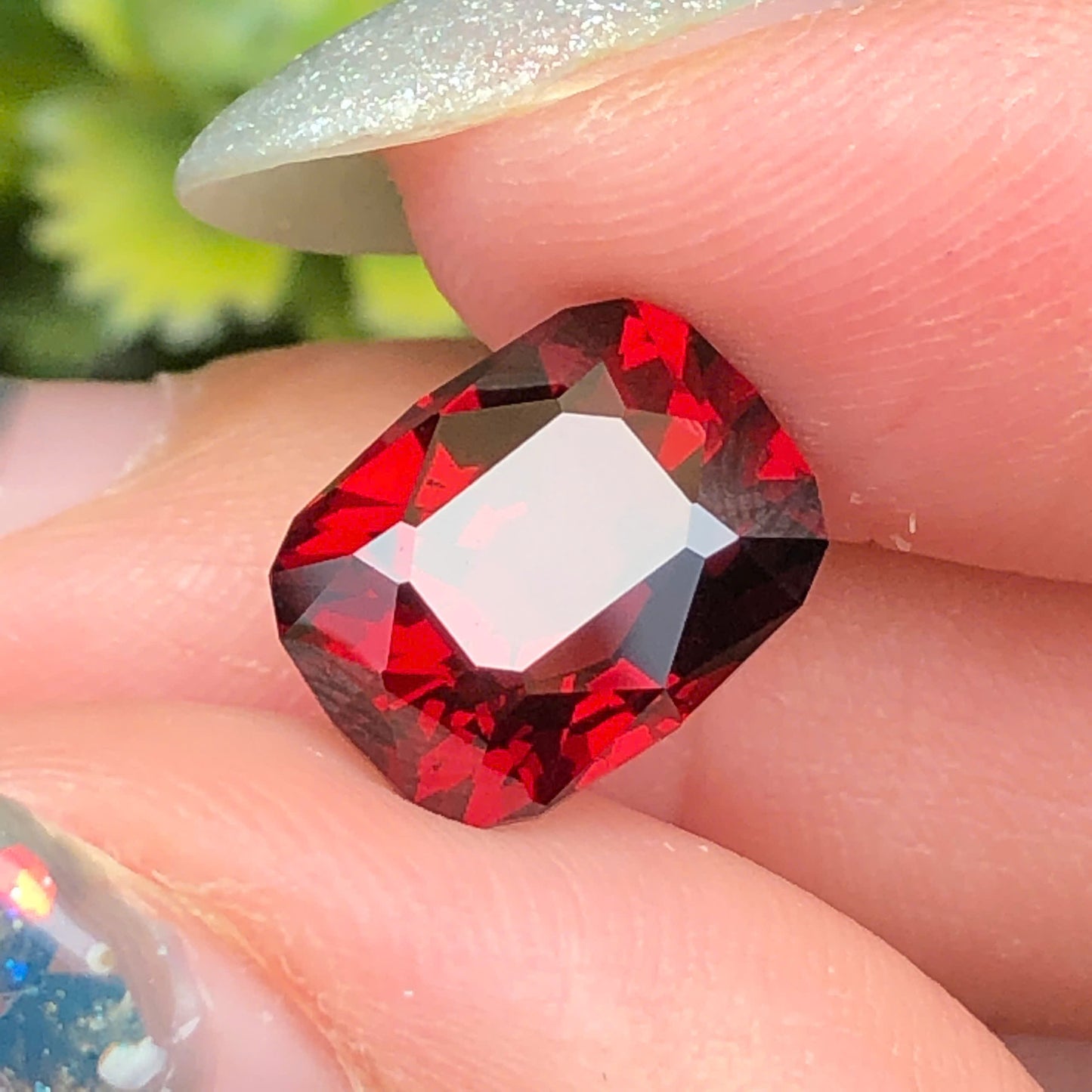 Natural Red Garnet 3,85ct - 050743HG