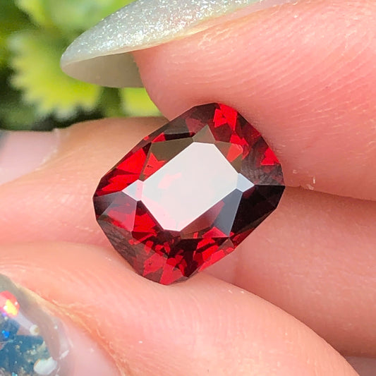 Natural Red Garnet 3,85ct - 050743HG