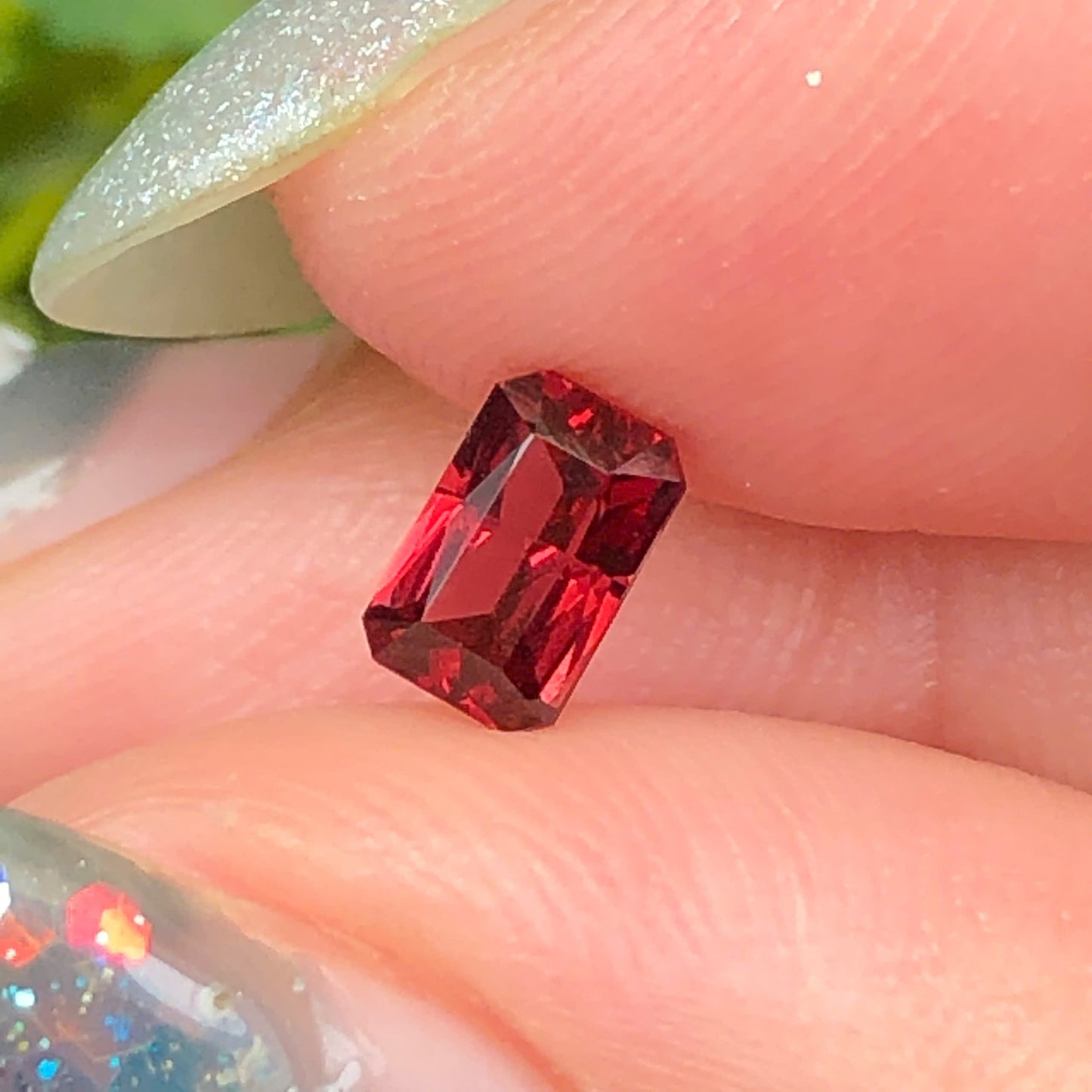 Natural Red Garnet Luc Yen 0,6ct- 060727HG