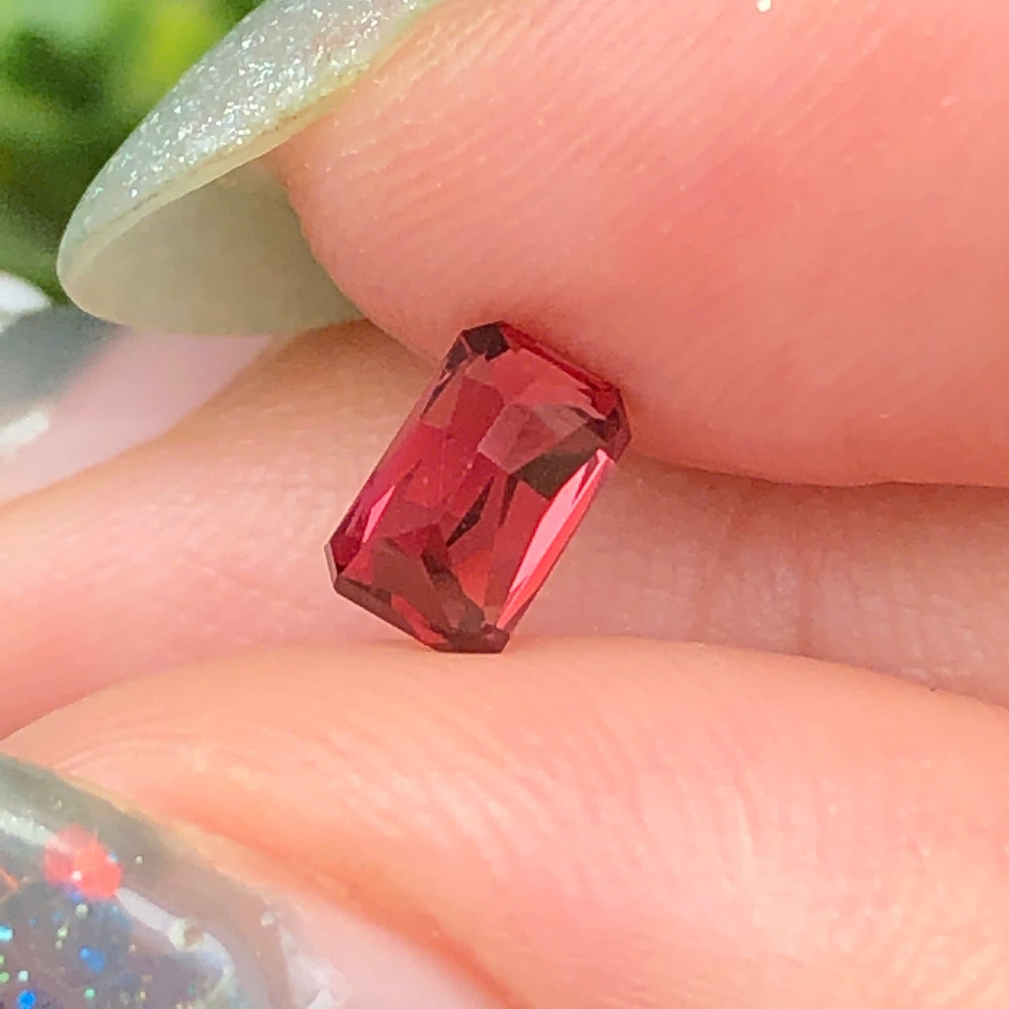 Natural Red Garnet Luc Yen 0,6ct- 060727HG
