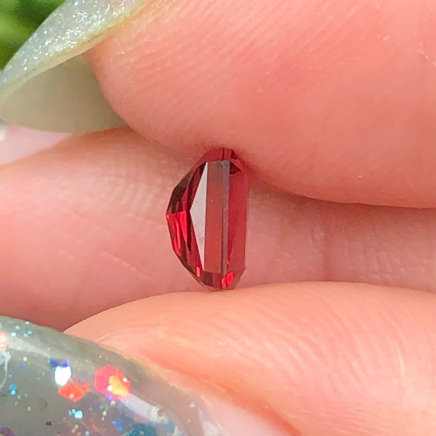 Natural Red Garnet Luc Yen 0,6ct- 060727HG