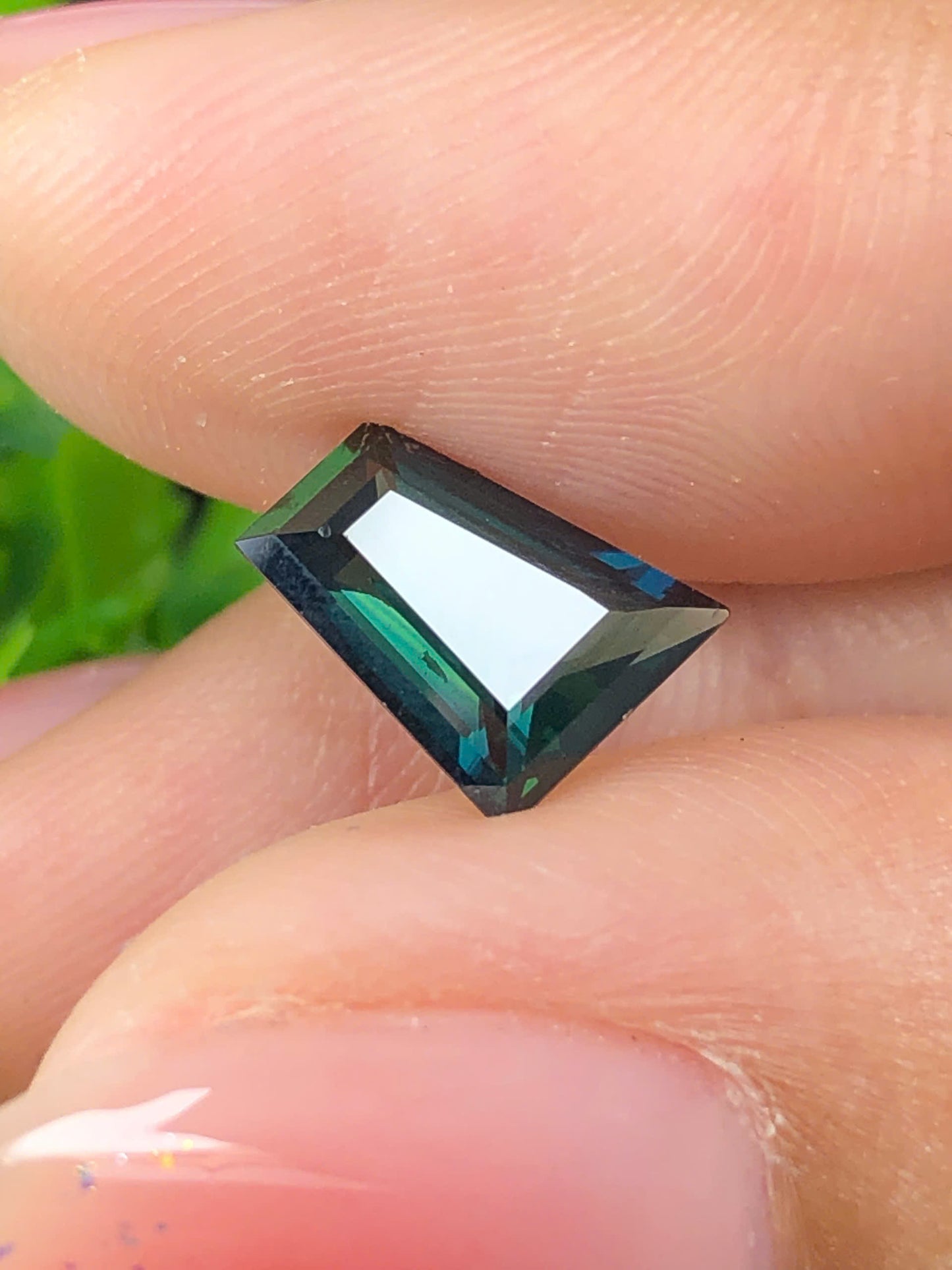 Natural  green Sapphire Phan Thiet 1.75ct_24072640HG