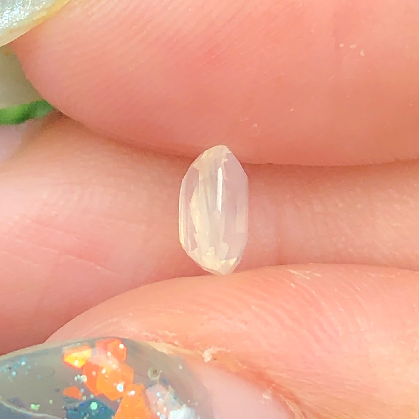 Natural yellow silky Sapphire LucYen 0,75ct HG