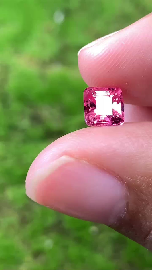 Natural Spinel VietNam 29082505