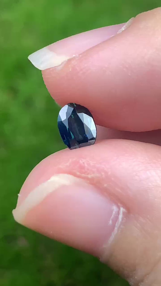 Natural Green Sapphire LucYen _ 14082520