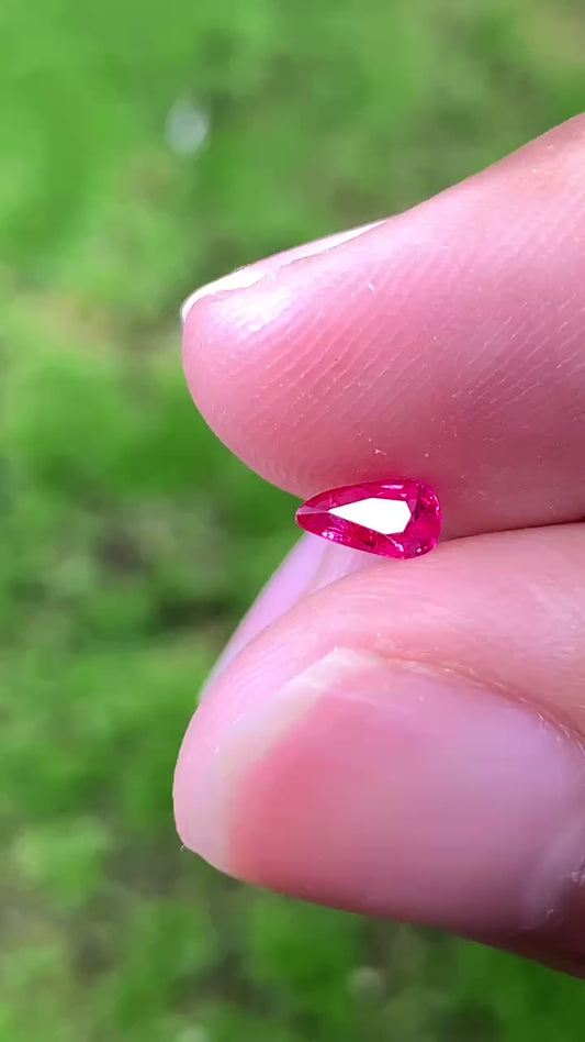 Natural hot pink spinel _ 28082538
