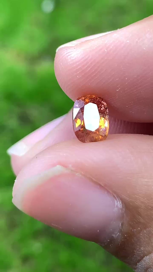Natural Spinel VietNam 28082504