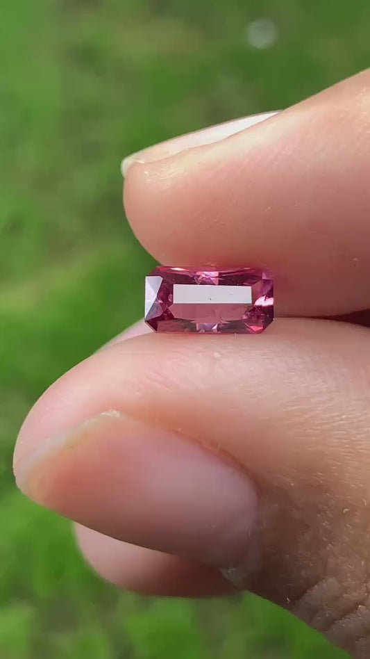 Natural Red Spinel LucYen 0.975ct - 20092506