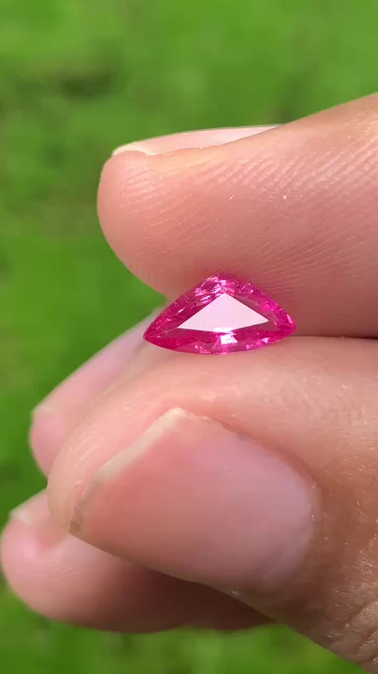 Natural Hot Pink spinel LucYen _ 15082519
