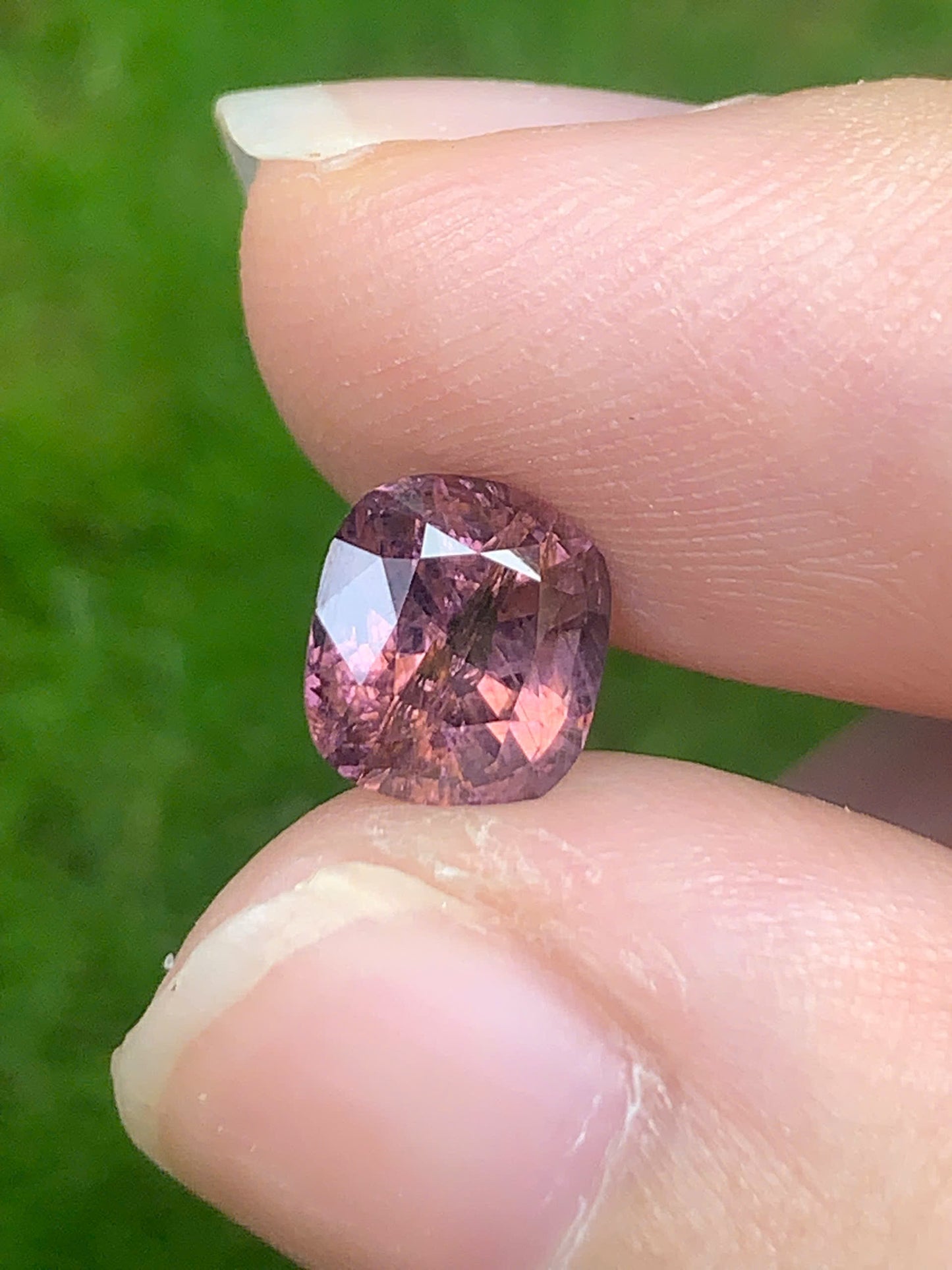 Natura spinel LucYen 1.53ct - 14082501