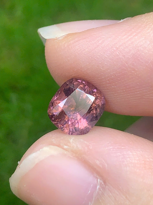 Natural Spinel VietNam 14082501