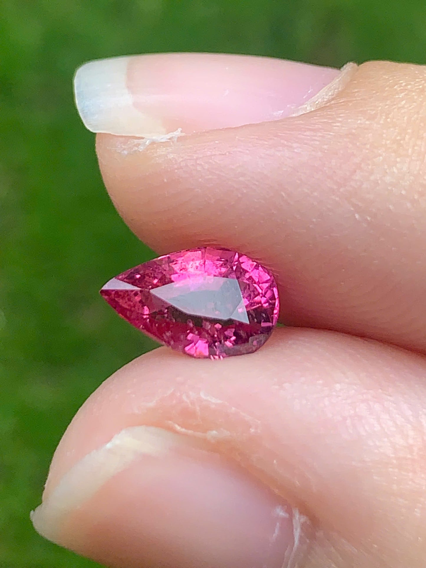 Natura Red Pink spinel LucYen 0.96ct - 14082525