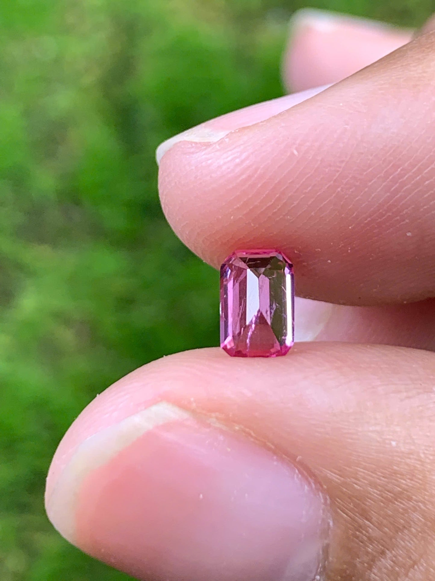 Natural Spinel VietNam 28082541
