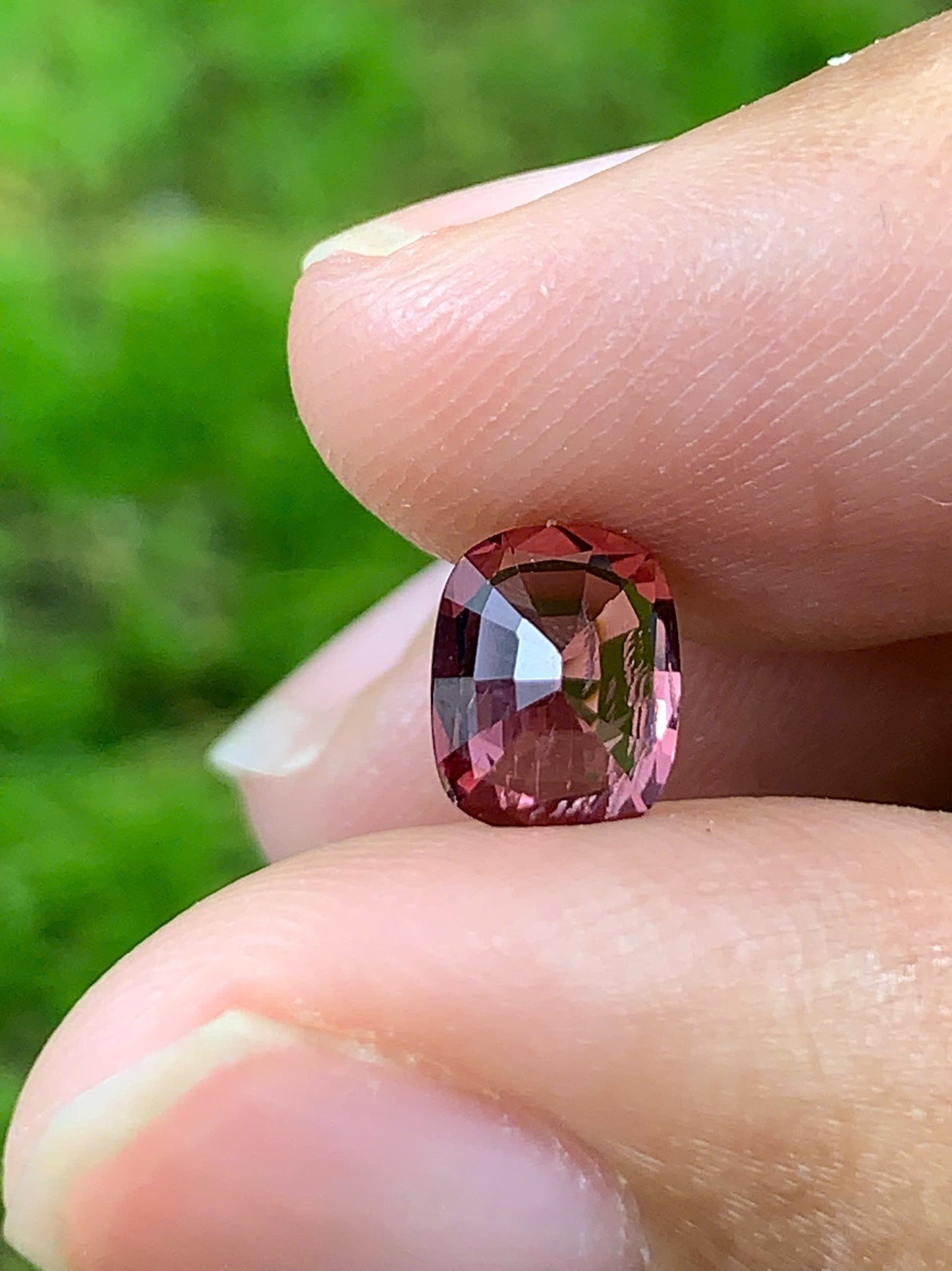 Natural Spinel VietNam 28082550