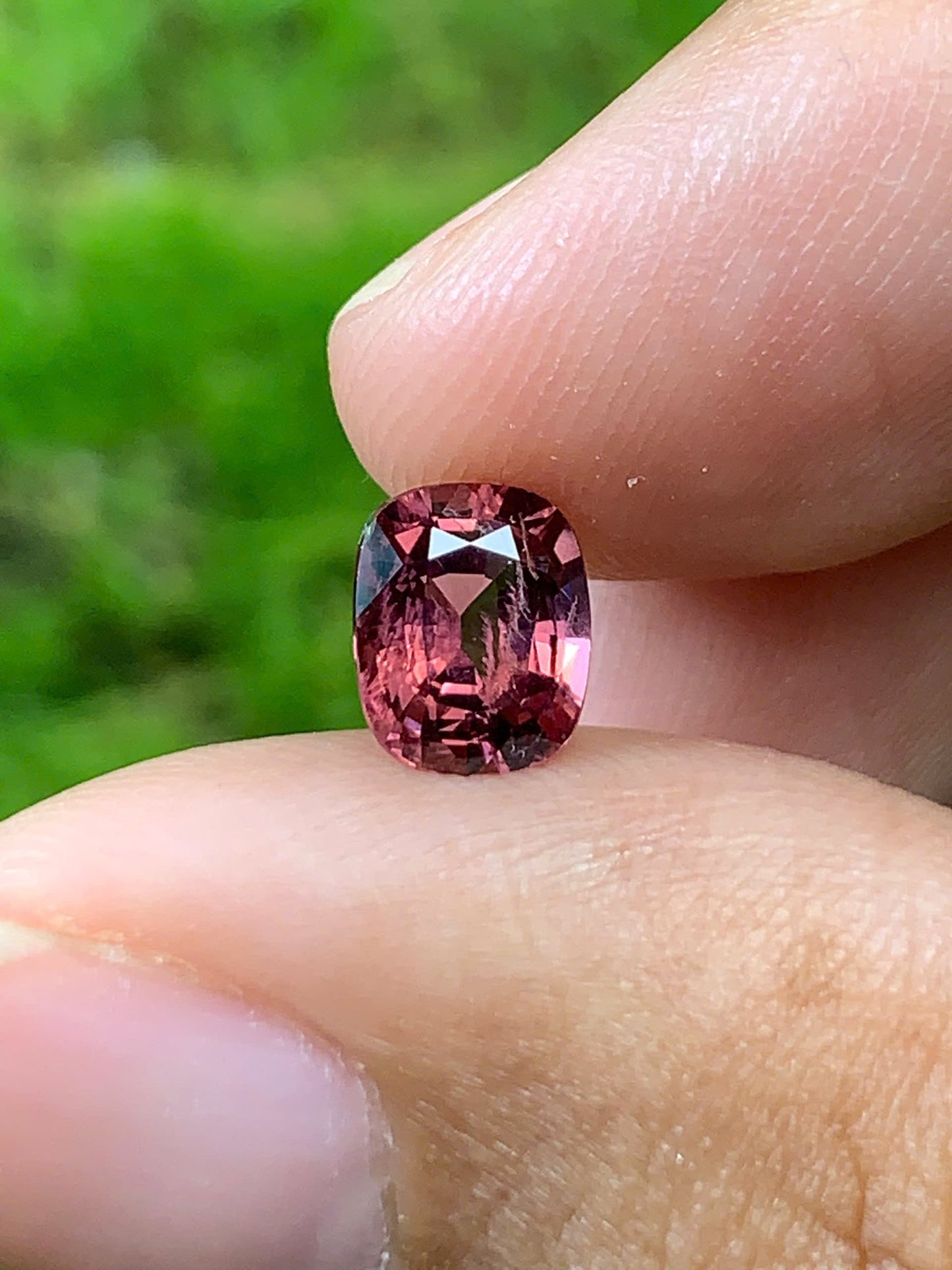 Natural Spinel VietNam 28082550